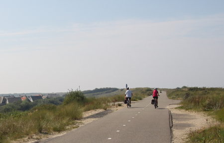 Radweg über den Dächern von Westkapelle