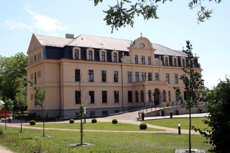 Das Schloss derer von Ribbeck liegt direkt am Havelland-Radweg