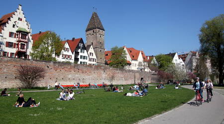 Donau-Radweg an der Stadtmauer