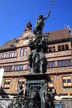 Neptunbrunnen auf dem Marktplatz in Tübingen