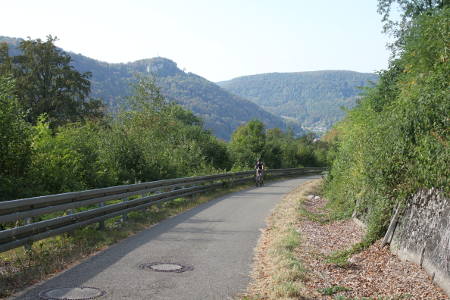 Radweg auf der Trasse der ehemaligen Echaztalbahn
