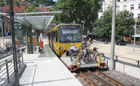 Zacke: Zahnradbahn mit Radtransport