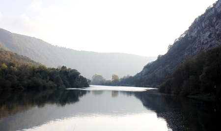 Im Tal des FLusses Doubs (Eurovelo 6)