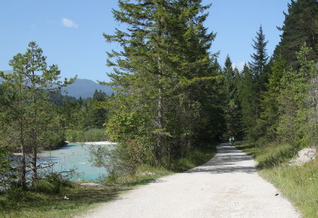 Radroute Füssen-Innsbruck (hier an der Isar)