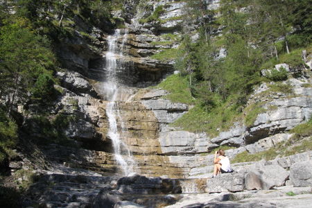 Der Häselgehrbach-Wasserfall liegt direkt an der Radroute Füssen - Innsbruck